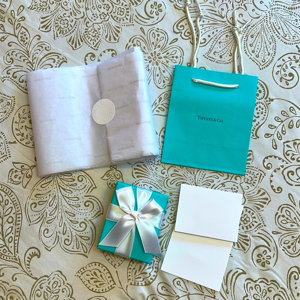 New Tiffany and Co. Bag, Box, Pouch, Signature Tissue Paper, Ribbon & Card🩵